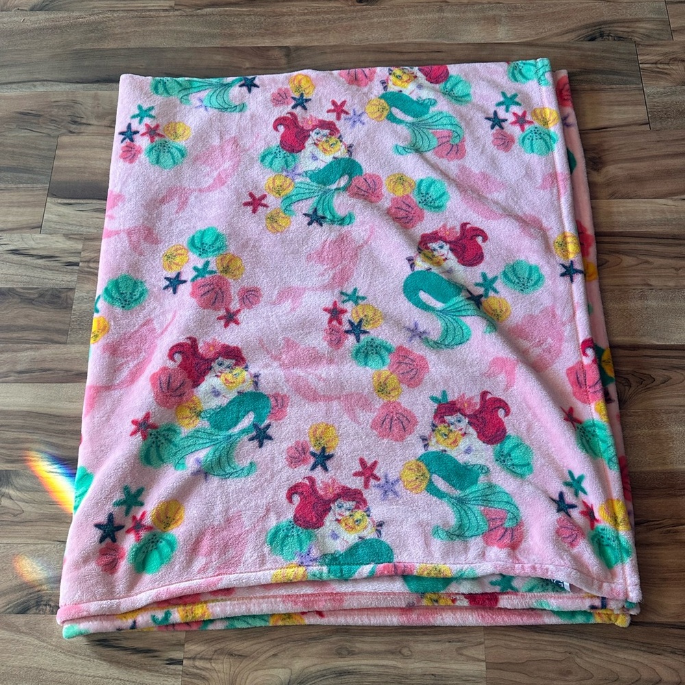 The Big One Disney Little Mermaid Ariel Patterned Blanket